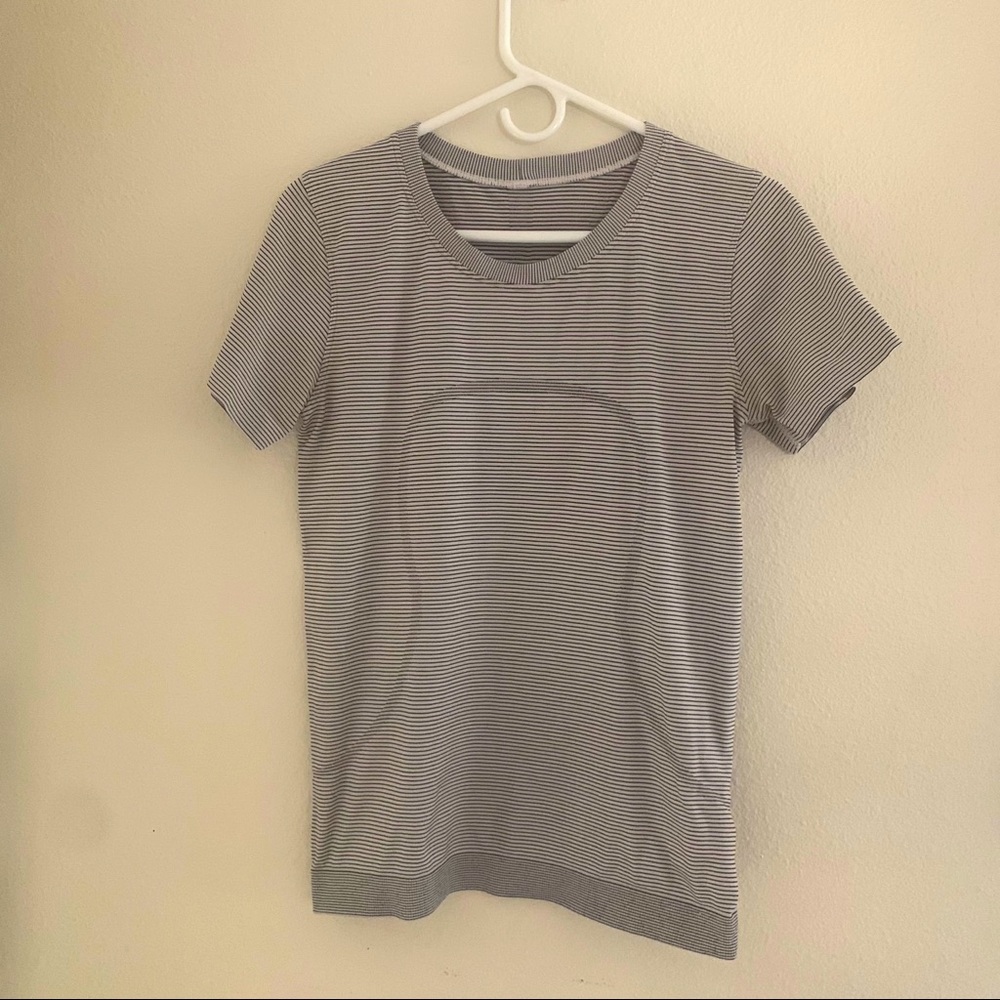 ✨Rare✨ swiftly relaxed fit lululemon top